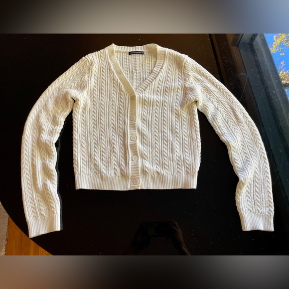 Brandy Melville Elizabeth Cable Knit Cardigan Sweater Cream O/S (small) - Picture 2 of 9